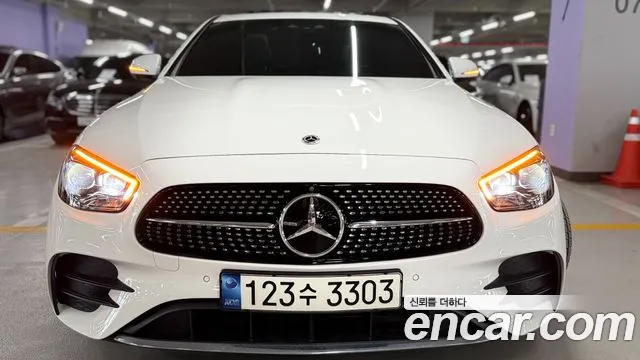 Mercedes-Benz E-Class — Фото автомобиля 3