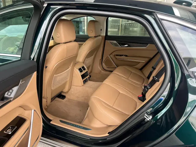 Jaguar XFL — Фото автомобиля 6