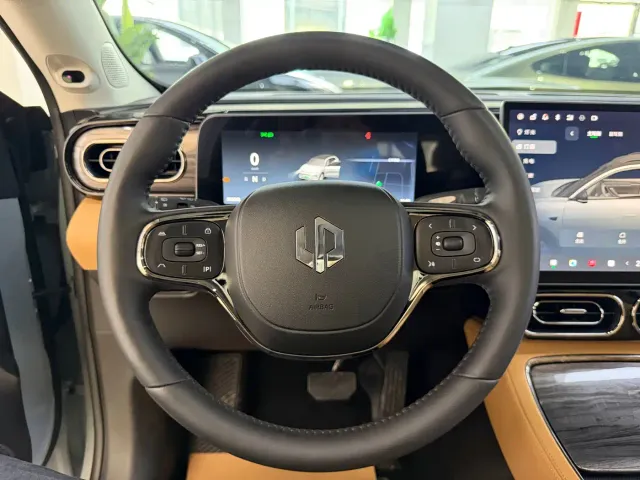 Leapmotor C11 — Фото автомобиля 11
