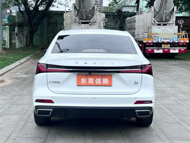 Roewe i5 — Фото автомобиля 7