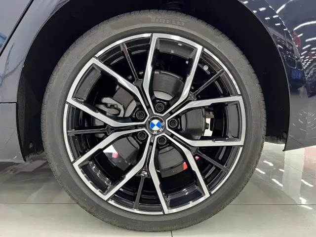 BMW 5 Series — Фото автомобиля 20