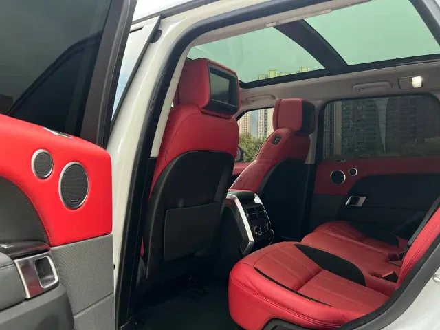 Land Rover Range Rover Sport — Фото автомобиля 12