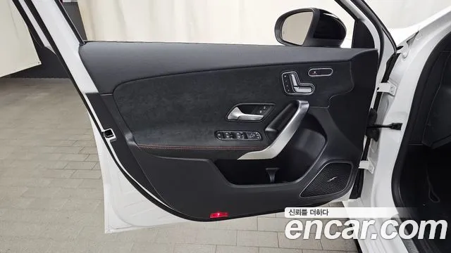 Mercedes-Benz A-Class — Фото автомобиля 24