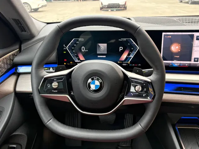 BMW 5 Series — Фото автомобиля 10
