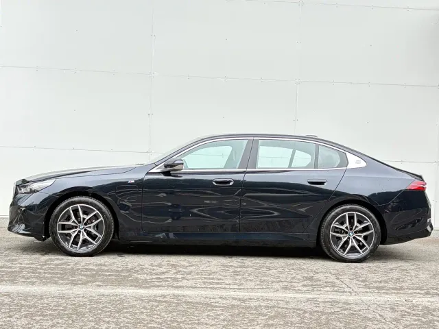 BMW i5 — Фото автомобиля 4
