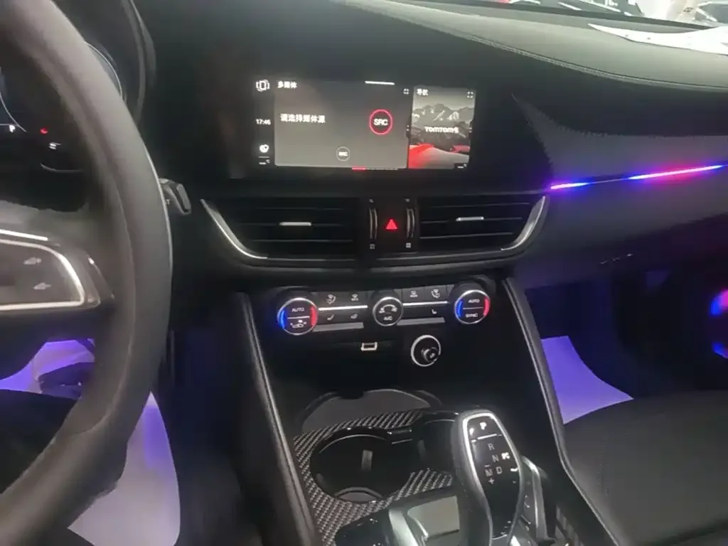 Alfa Romeo Giulia 2023 2.9T V6 520HP Quadrifoglio Edition — Фото автомобиля 12