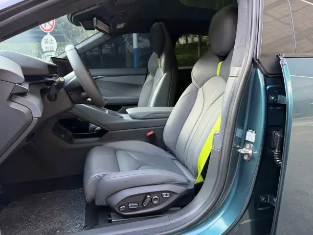 XPeng XPeng P7 — Фото автомобиля 14