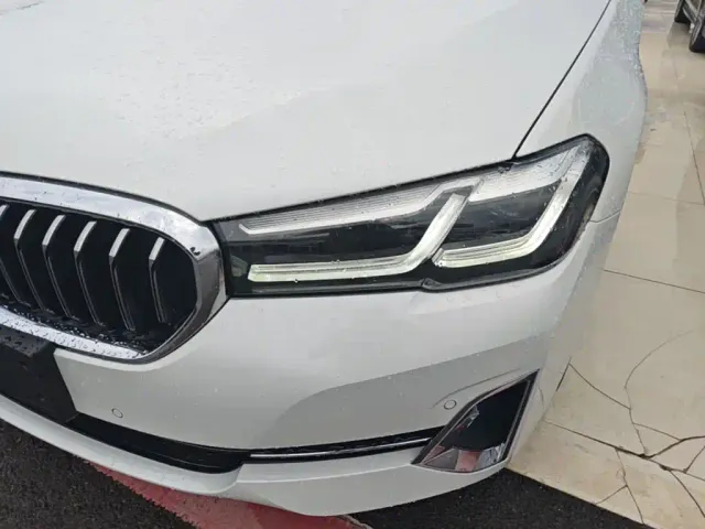 BMW 5 Series — Фото автомобиля 23