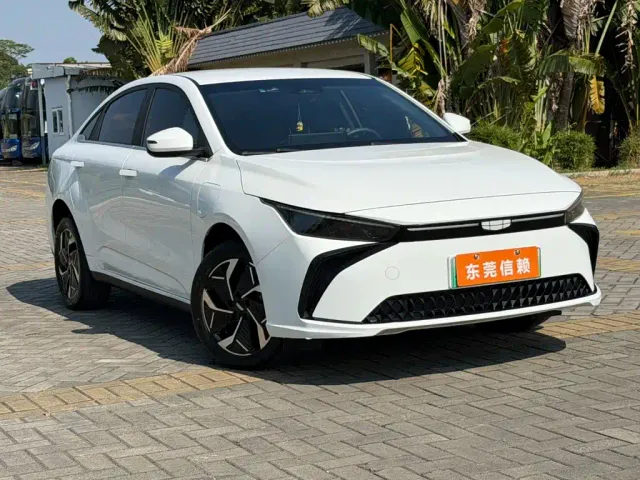 Geely Geometry G6 — Фото автомобиля 2