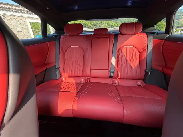Xiaomi SU7 — Фото автомобиля 13