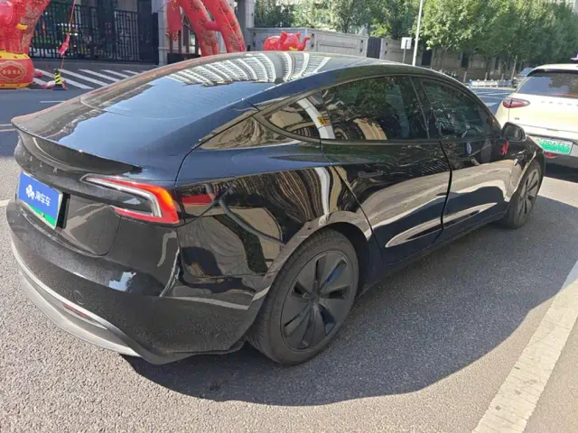 Tesla Model 3 — Фото автомобиля 3
