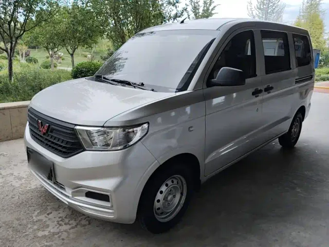 Фотография автомобиля — Wuling Hongguang V