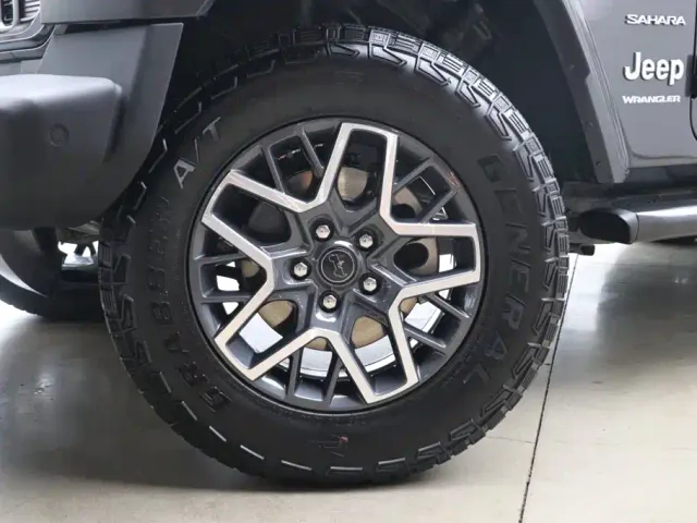 Jeep Wrangler — Фото автомобиля 25