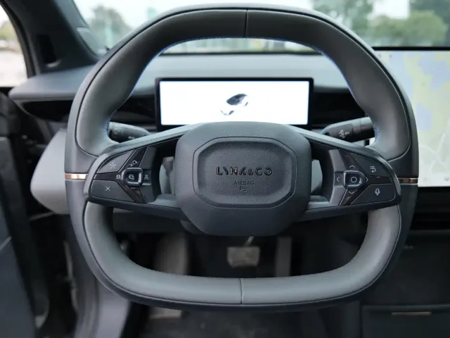 Lynk & Co Z20 — Фото автомобиля 15