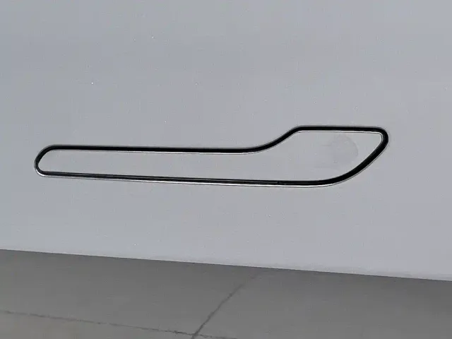 Tesla Model 3 — Фото автомобиля 18