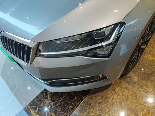 Skoda Superb — Фото автомобиля 23
