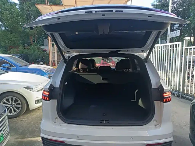 Geely Xingyue L — Фото автомобиля 18