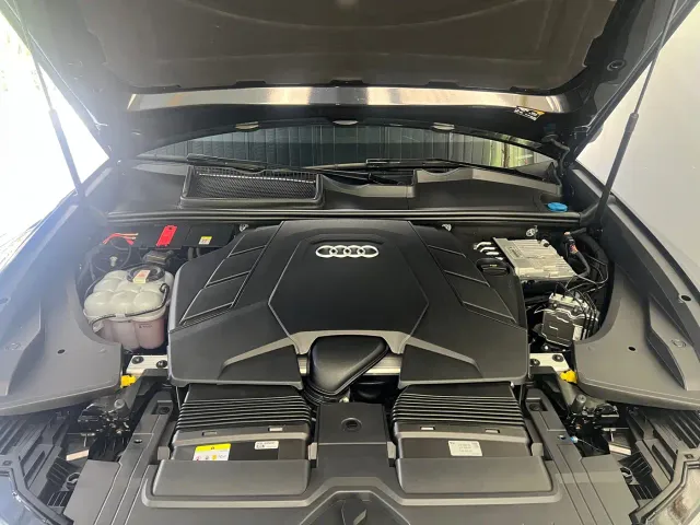 Audi Q8 — Фото автомобиля 7