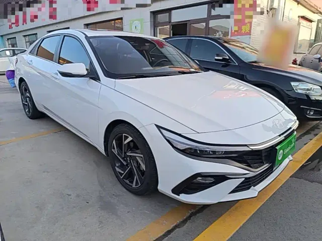 Hyundai Elantra — Фото автомобиля 3