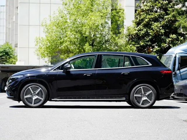 Mercedes-Benz EQS SUV — Фото автомобиля 3