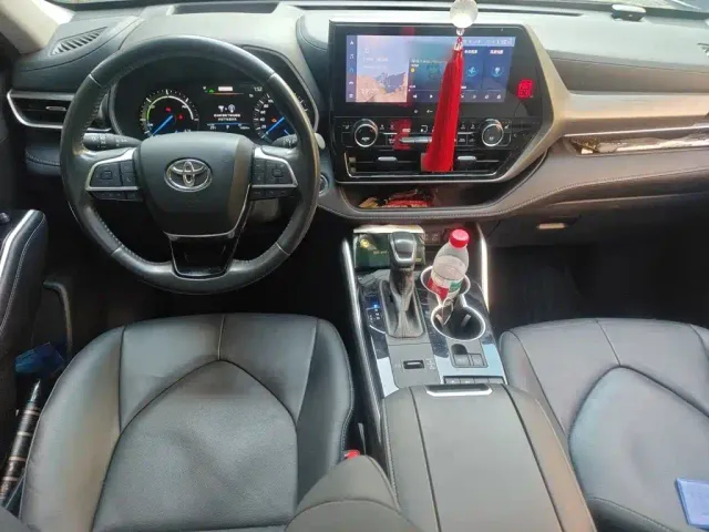 Toyota Highlander — Фото автомобиля 12