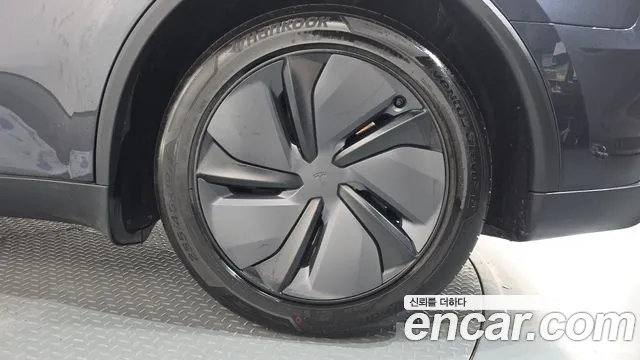 Tesla Model Y — Фото автомобиля 5