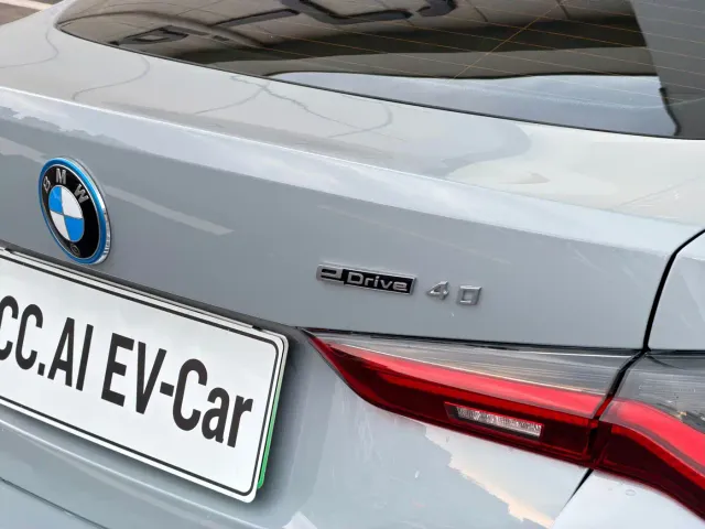BMW i4 — Фото автомобиля 14