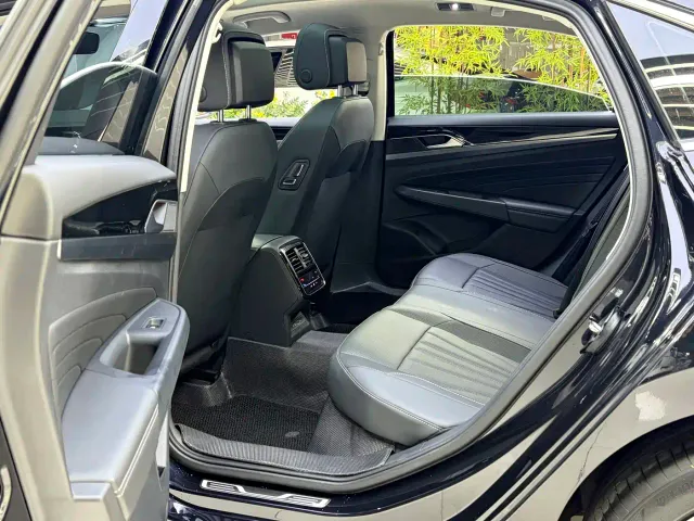 Volkswagen Passat — Фото автомобиля 8