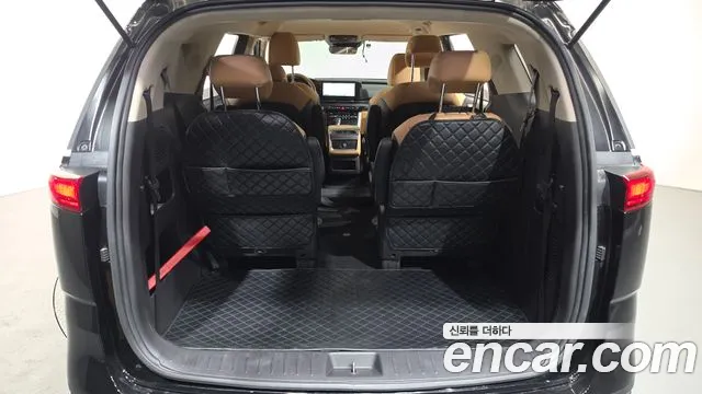 Kia Carnival Generation 4 — Фото автомобиля 18