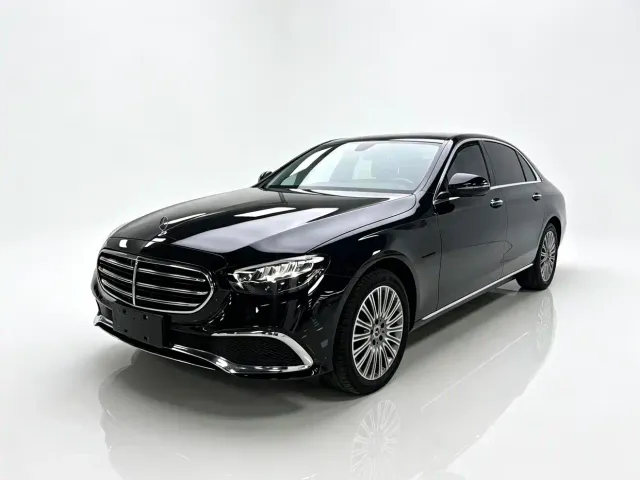 Фотография автомобиля — Mercedes-Benz E-Class