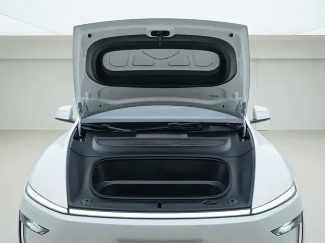 Tesla Model Y — Фото автомобиля 7