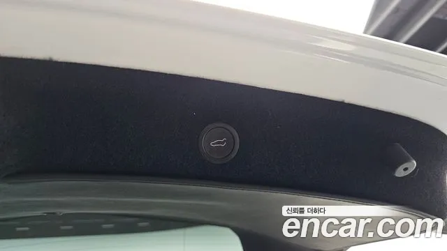 Tesla Model Y — Фото автомобиля 20