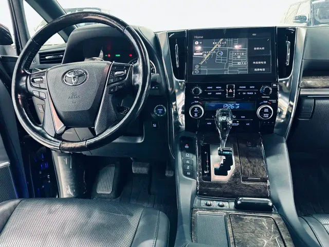 Toyota Vellfire — Фото автомобиля 13