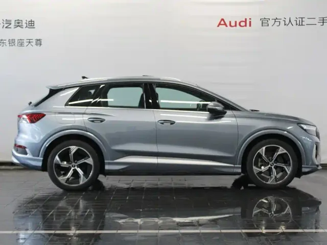 Audi Q4 e-tron — Фото автомобиля 4