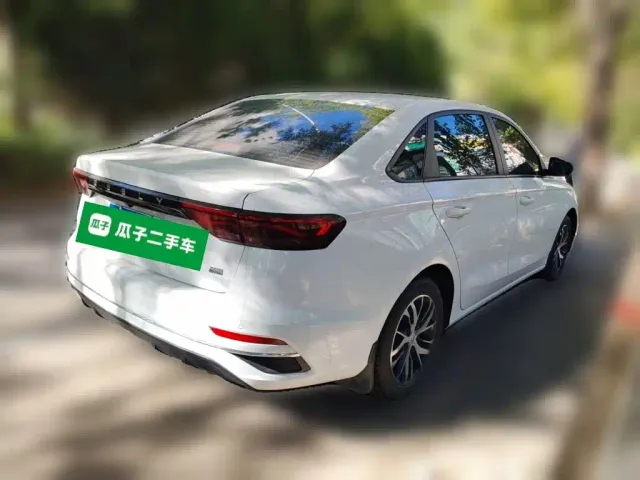 Geely Emgrand — Фото автомобиля 4