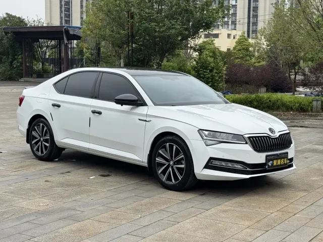 Skoda Superb — Фото автомобиля 3