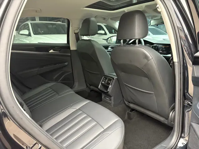Volkswagen Passat — Фото автомобиля 14