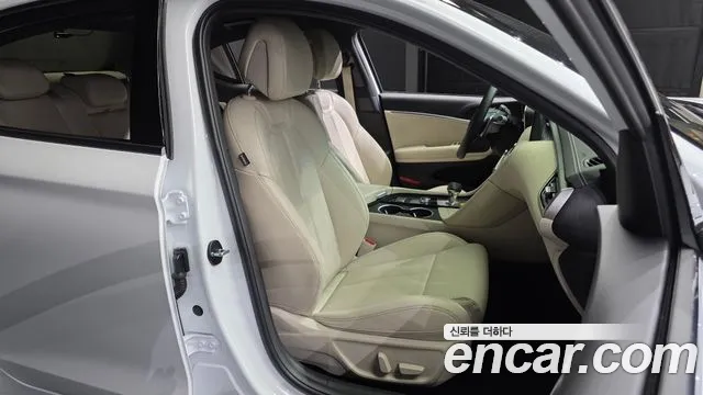 Genesis G70 Новый G70 Бензин 2.5T 2WD — Фото автомобиля 10
