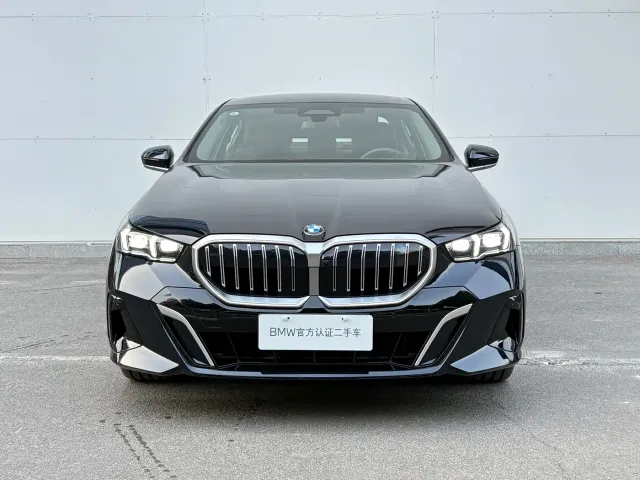 BMW 5 Series — Фото автомобиля 2