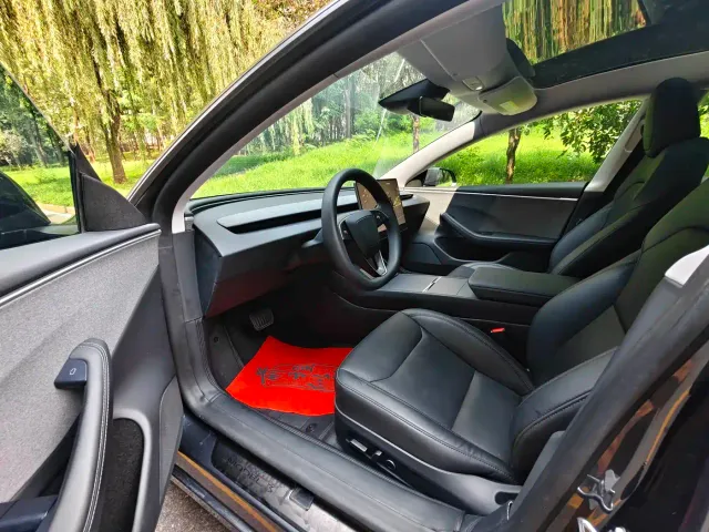 Tesla Model 3 — Фото автомобиля 8