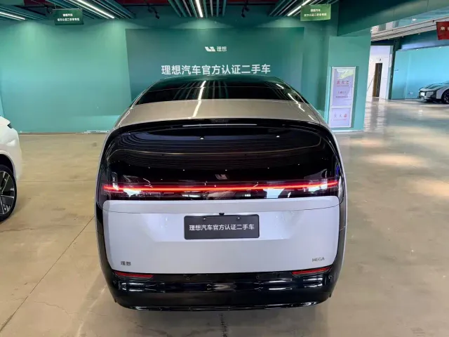 Li Auto MEGA — Фото автомобиля 3