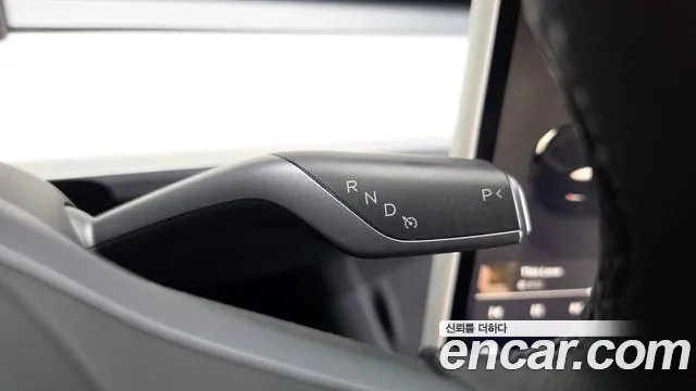 Tesla Model Y — Фото автомобиля 9