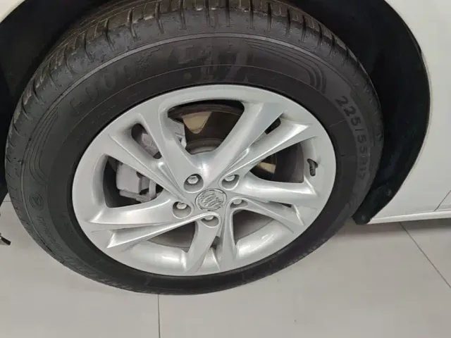Buick Regal — Фото автомобиля 22