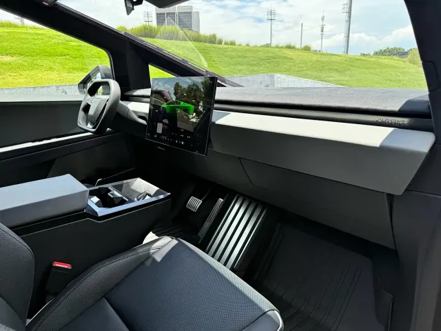 Tesla Cyber Off-Road Traveler — Фото автомобиля 17