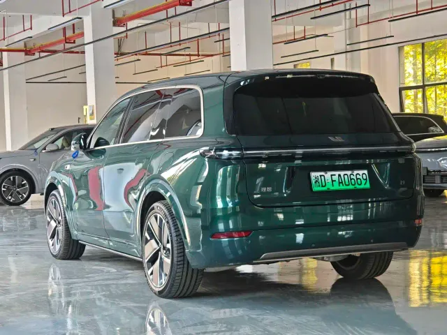 Li Auto L9 — Фото автомобиля 6