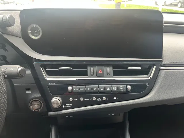 Lexus ES — Фото автомобиля 7