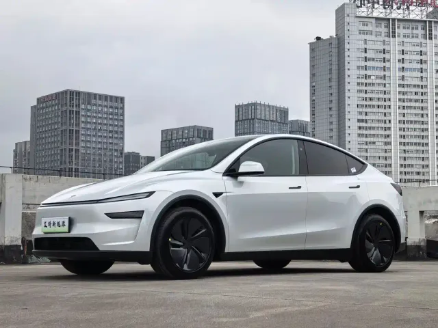 Фотография автомобиля — Tesla Model Y