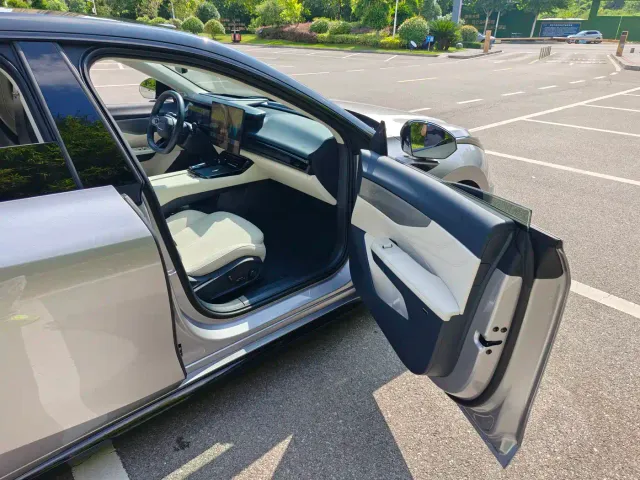 Lynk & Co 07 EM-P — Фото автомобиля 19