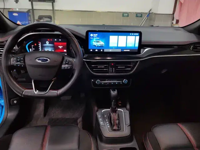 Ford Focus — Фото автомобиля 12