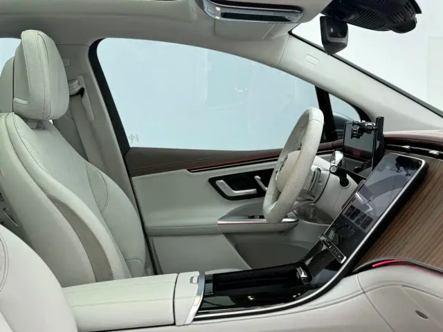 Mercedes-Benz EQE SUV — Фото автомобиля 18
